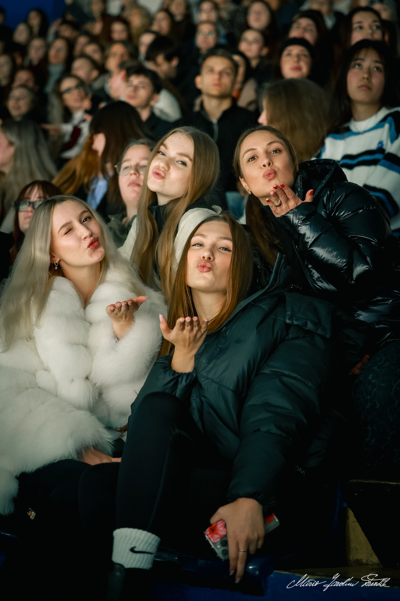 Štyri študentky na hokeji 