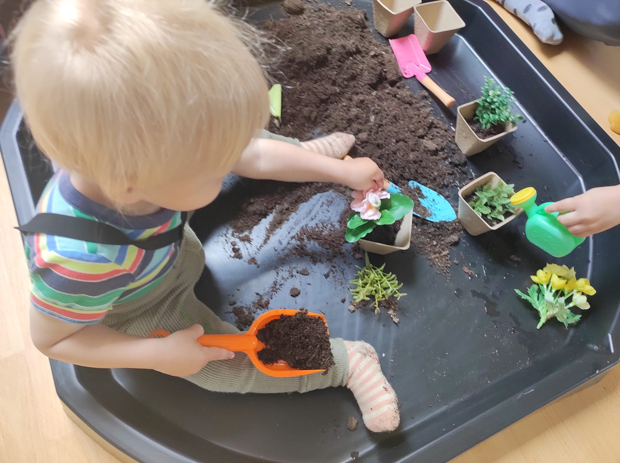 Deti sa chodia hrať do nitráčika