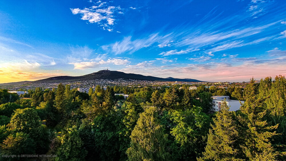 Panorama Zobora z Chrenovej